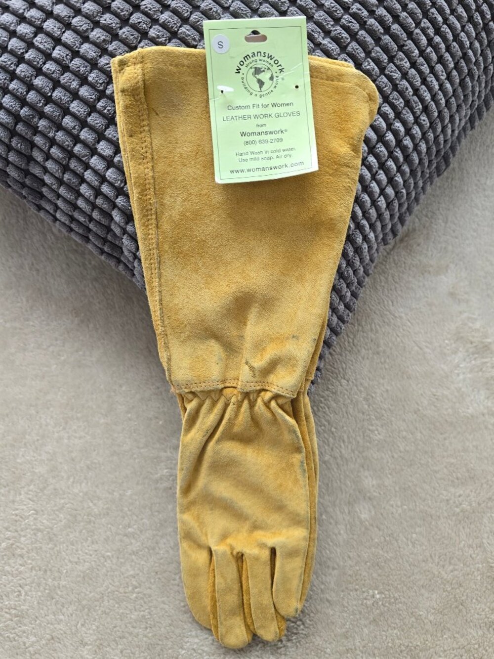 NWT WOMANWORKS Leather glove small